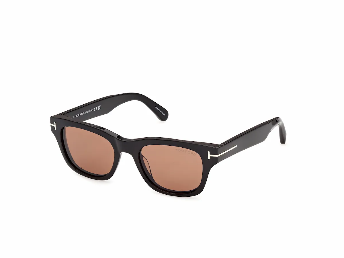 Zu sehen ist die Sonnenbrille FT1357 01E in schwarz von der Marke Tom Ford.
