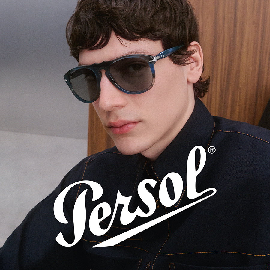 Zu sehen ist ein Mann mit einer Sonnenbrille von der Marke Persol