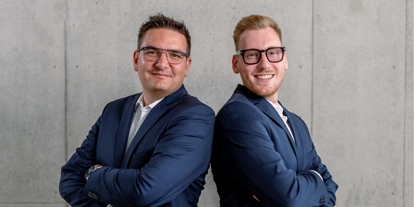 Zu sehen sind zwei Optiker von abele optik.