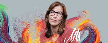 Zu sehen ist eine Frau mit einer Brille in der Farbe Havanna.