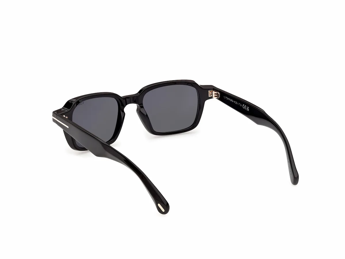Zu sehen ist die Sonnenbrille FT1359 01A in schwarz von der Marke Tom Ford.