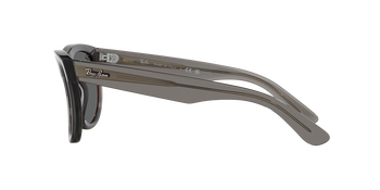 Das Bild zeigt die Sonnenbrille 0RBR0502S 6707GR von der Marke Ray Ban in transparent dunkelgrau.