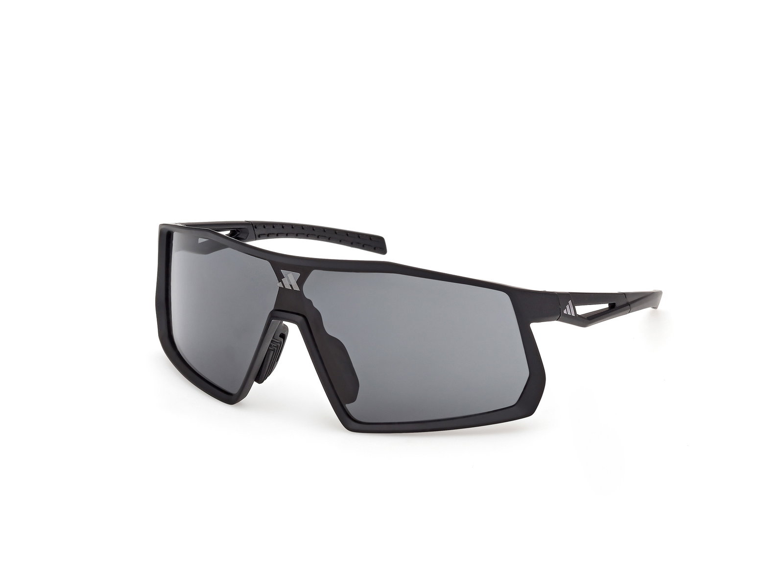 Das Bild zeigt die Adidas Sport Sonnenbrille Kentro SP0123 in matt schwarz leicht seitlich.