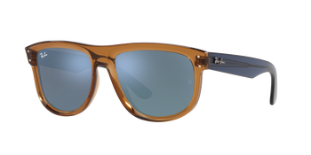 Das Bild zeigt die Sonnenbrille RBR0501S 6711GA von der  Marke Ray Ban in kamelbraun transparent.