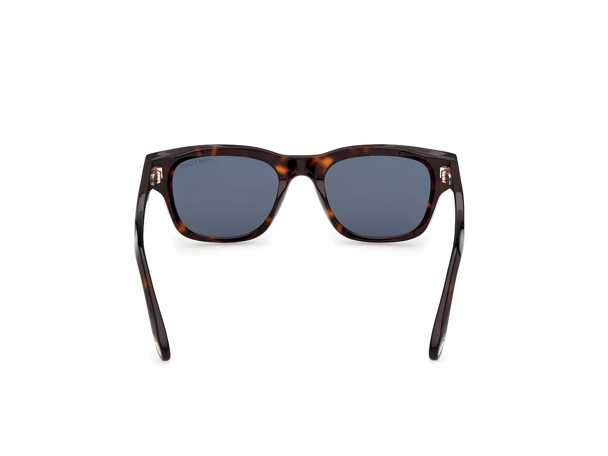 Zu sehen ist die Sonnenbrille FT1357 52A in havanna von der Marke Tom Ford.