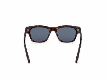 Zu sehen ist die Sonnenbrille FT1357 52A in havanna von der Marke Tom Ford.