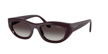 Das Bild zeigt die Sonnenbrille VO5616 von der Marke Vogue in Schwarz.