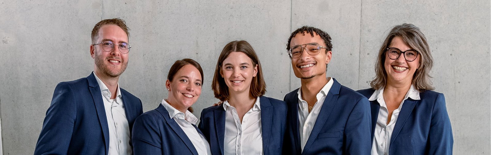 Zu sehen sind fünf Optiker von Abele Optik
