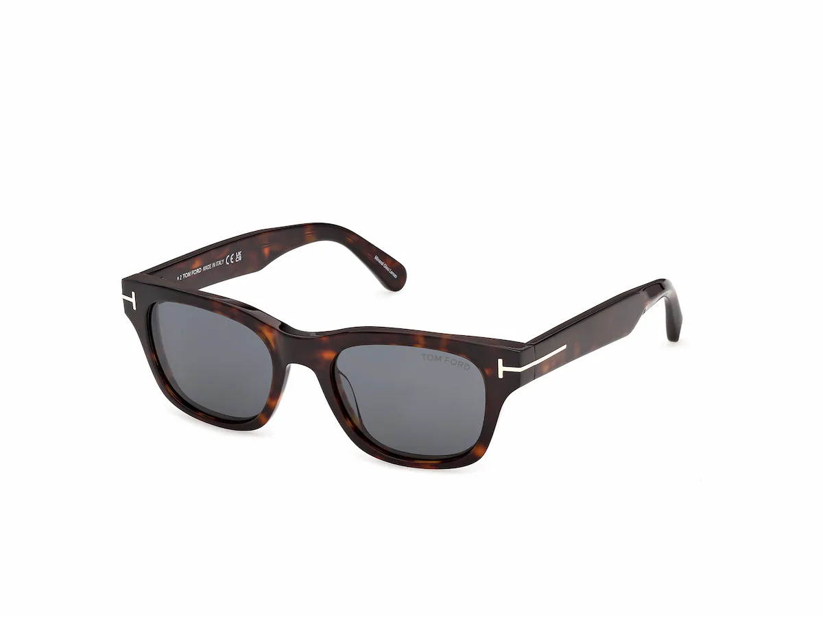 Zu sehen ist die Sonnenbrille FT1357 52A in havanna von der Marke Tom Ford.