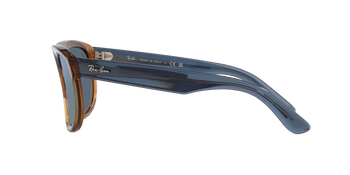 Das Bild zeigt die Sonnenbrille RBR0501S 6711GA von der  Marke Ray Ban in kamelbraun transparent.