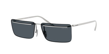 Das Bild zeigt die Prada Sonnenbrille für Herren PR C53S in Schwarz mit dunkelgrauen  Gläsern von seitlich.